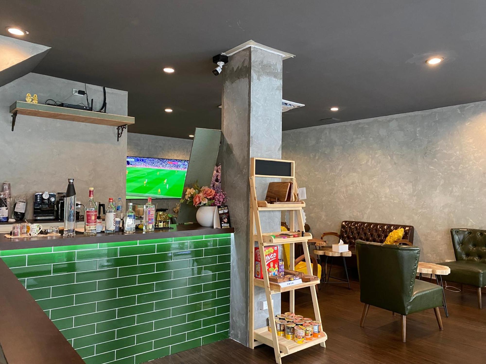 Bud Brew Beyond Dispensary And Hotel Bangkok Exterior photo